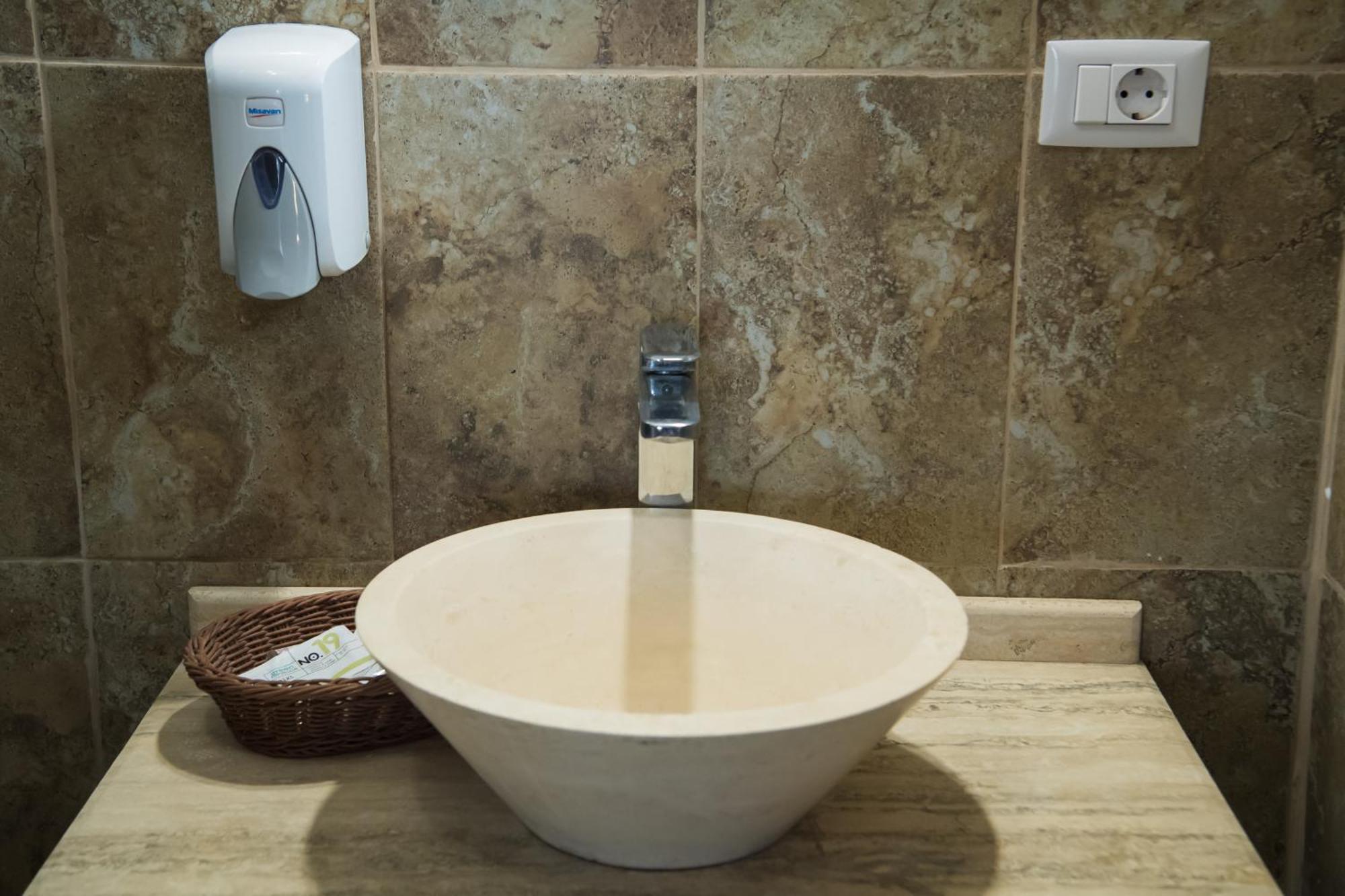 Mbi Travel Inn Krajowa Zewnętrze zdjęcie