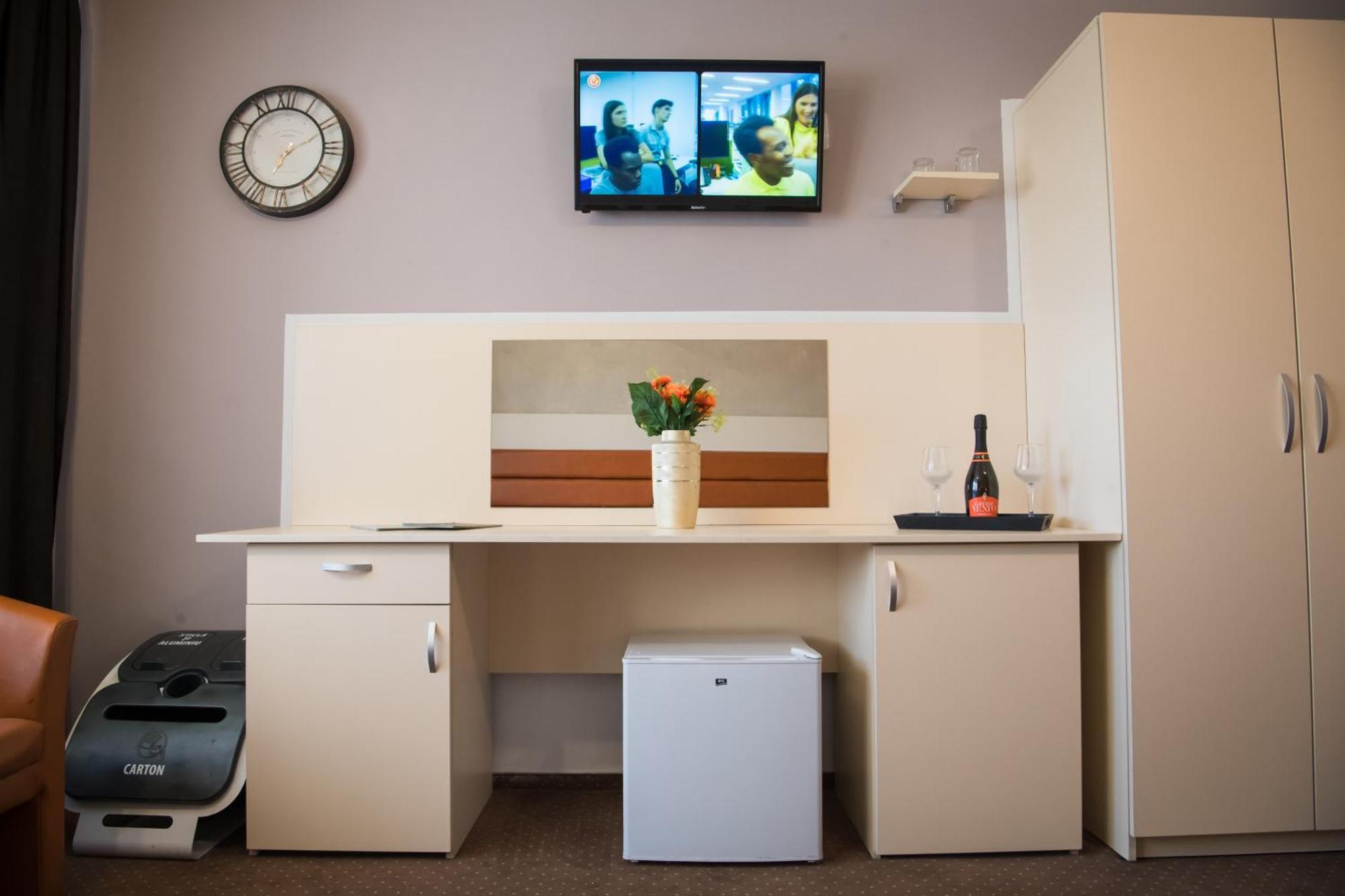 Mbi Travel Inn Krajowa Zewnętrze zdjęcie